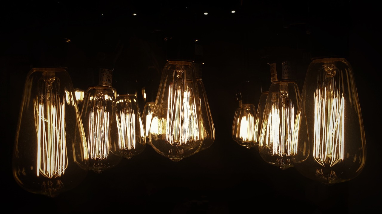 Image - vintage bulb bulb in darkness light