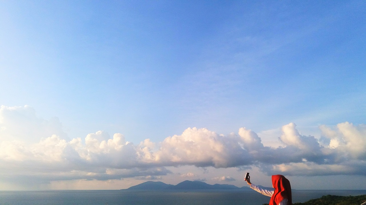 Image - selfie happy clouds