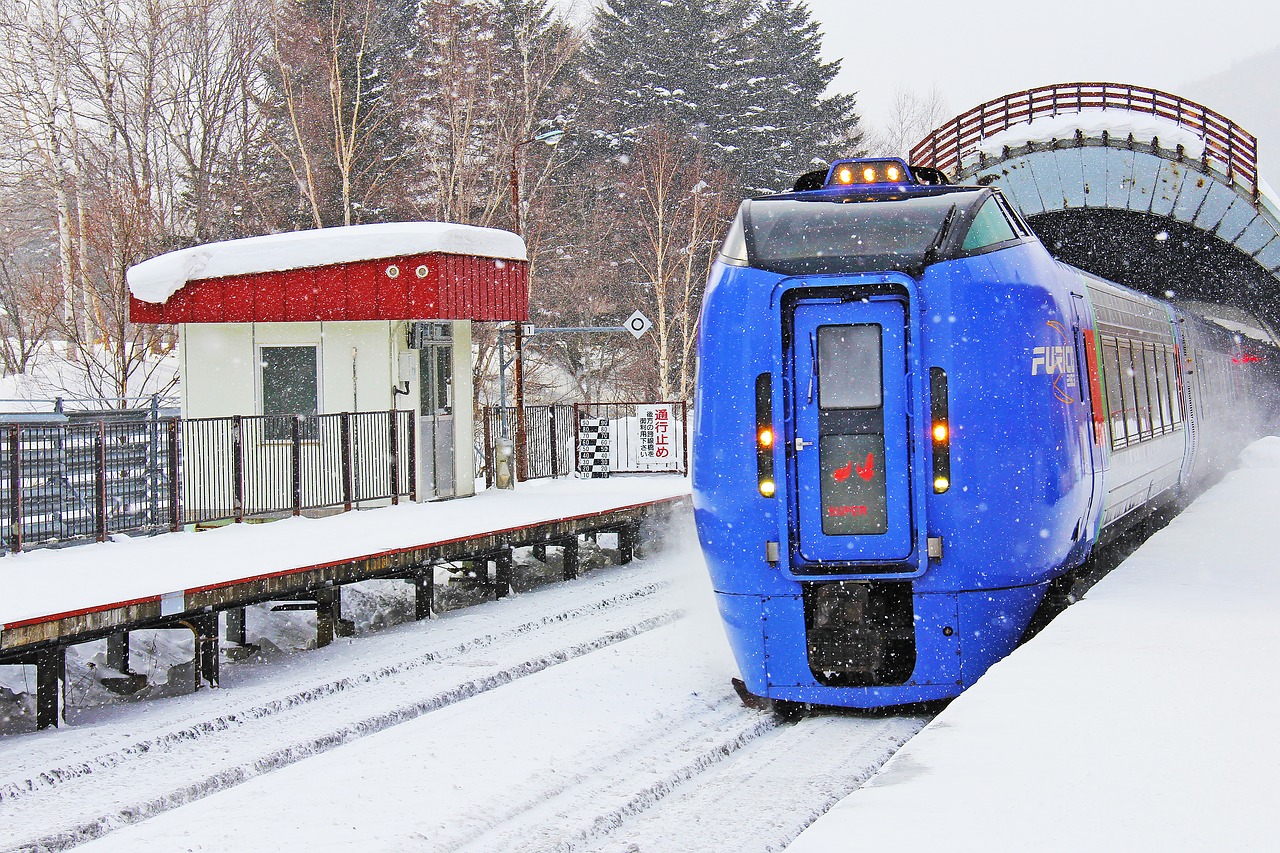 Image - train snowing beautiful cold white