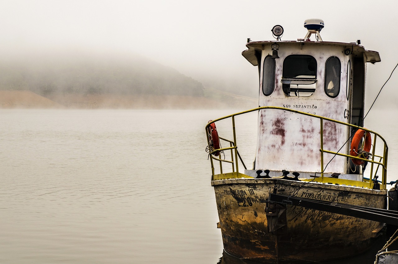 Image - fog dam water boat tug cold
