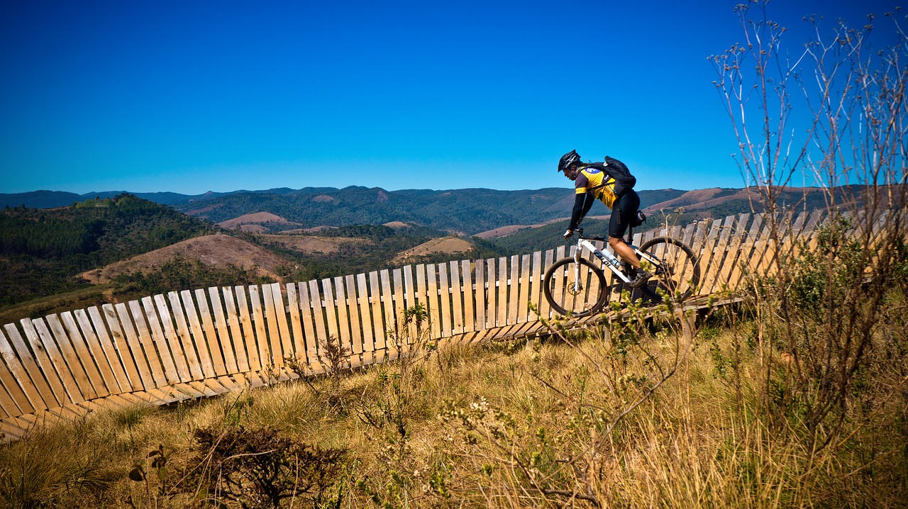 Image - mountain trail singletrack horizon