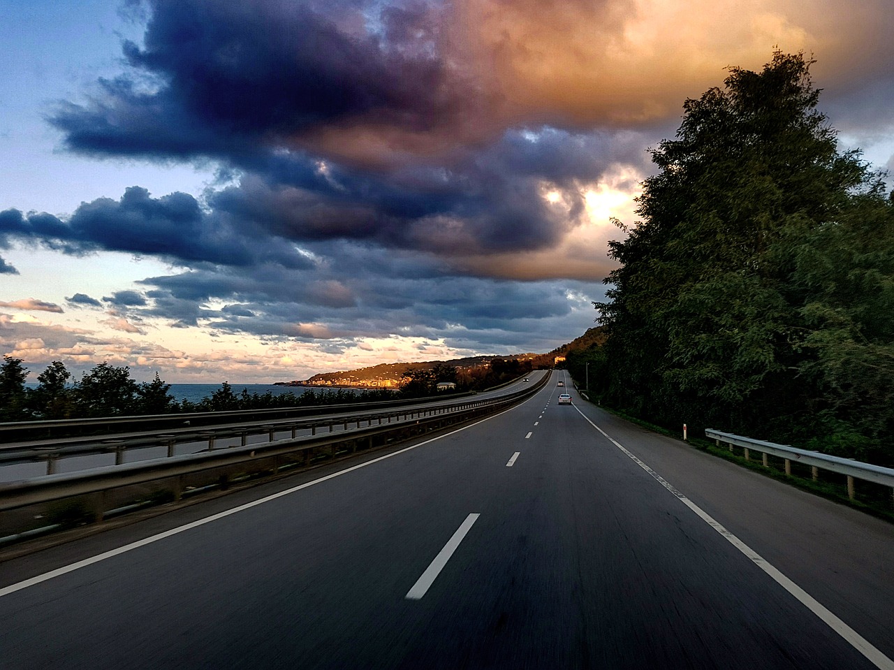 Image - road cloud in the evening