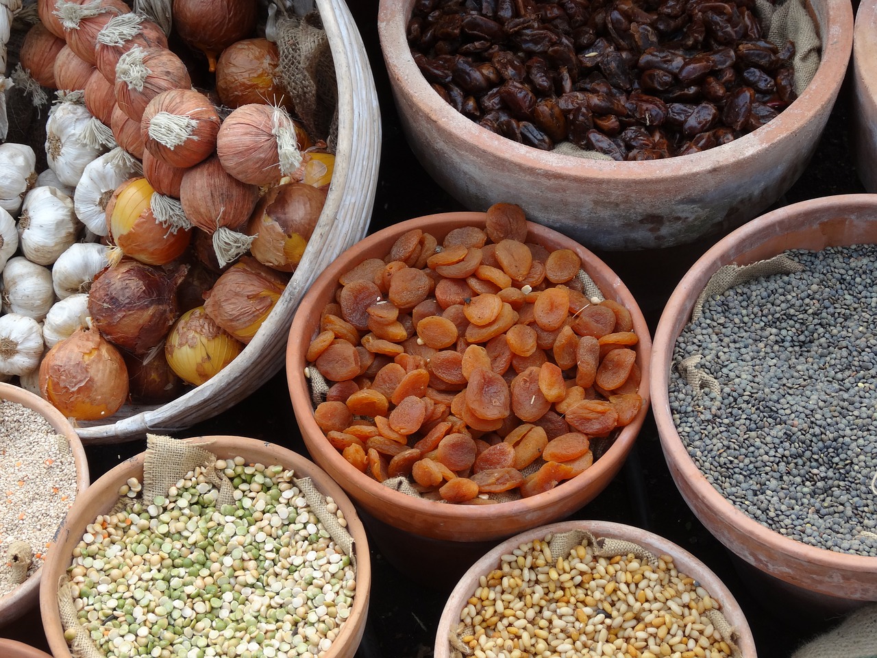Image - pulses onions apricots lentils