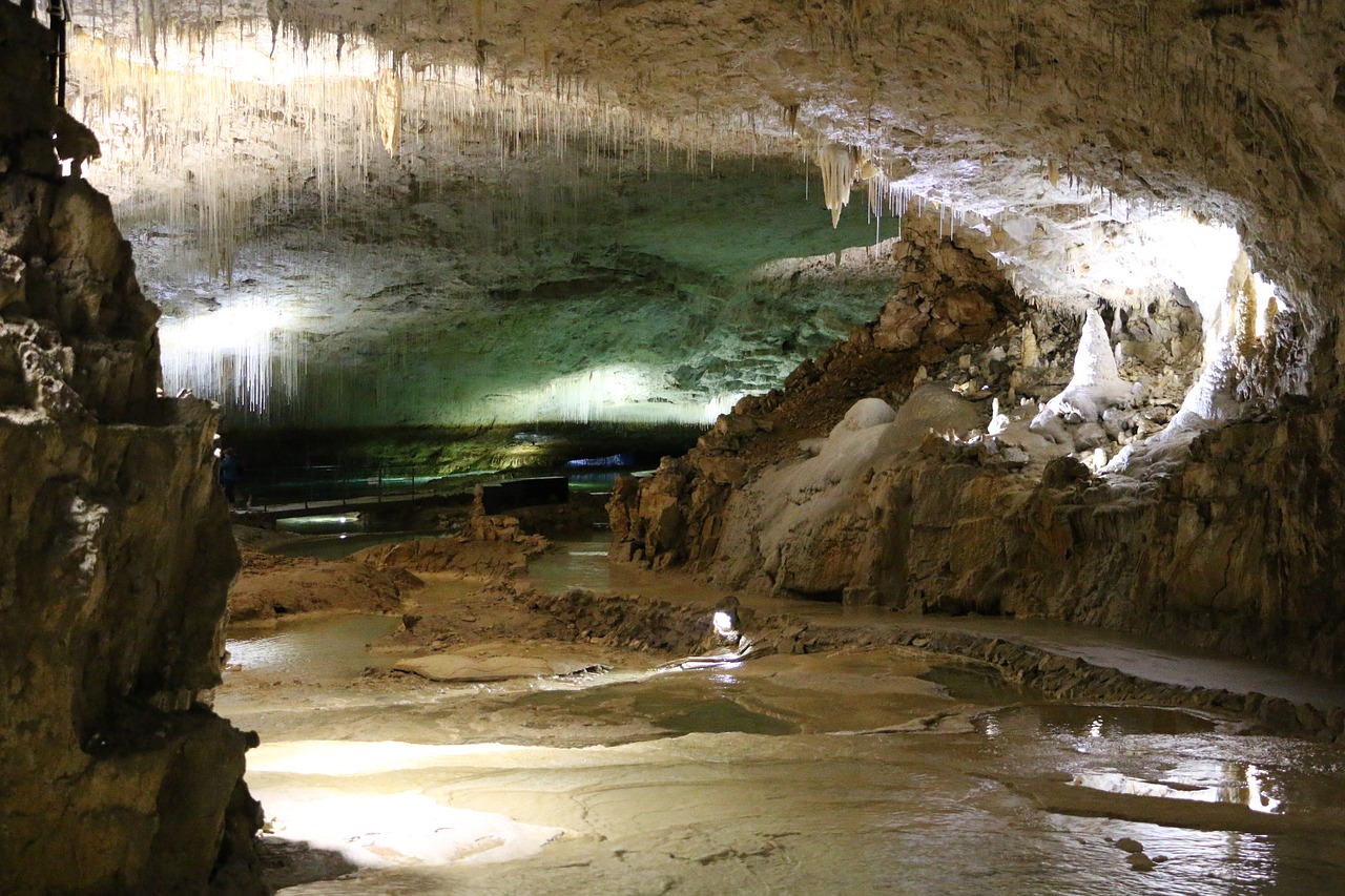 Image - grotto provence miracle