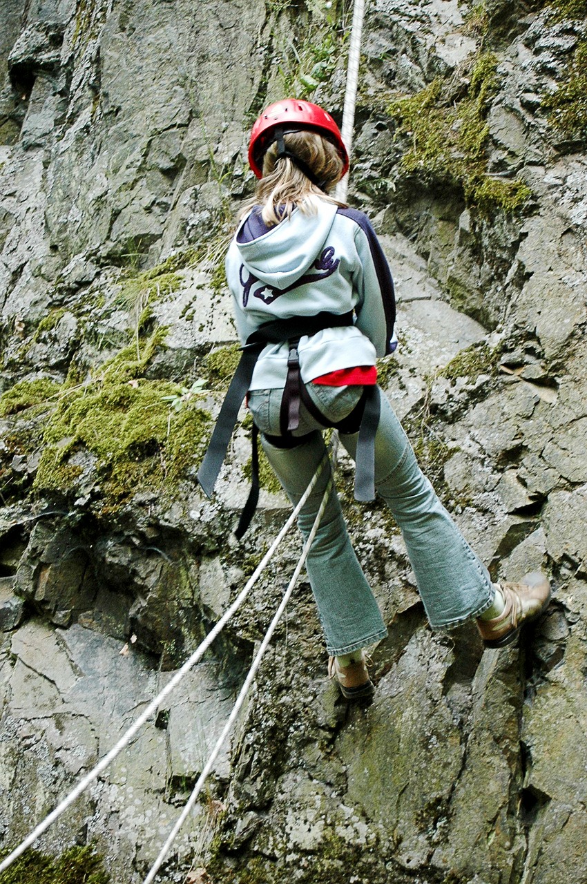 Image - climbing abseil steep descent wall