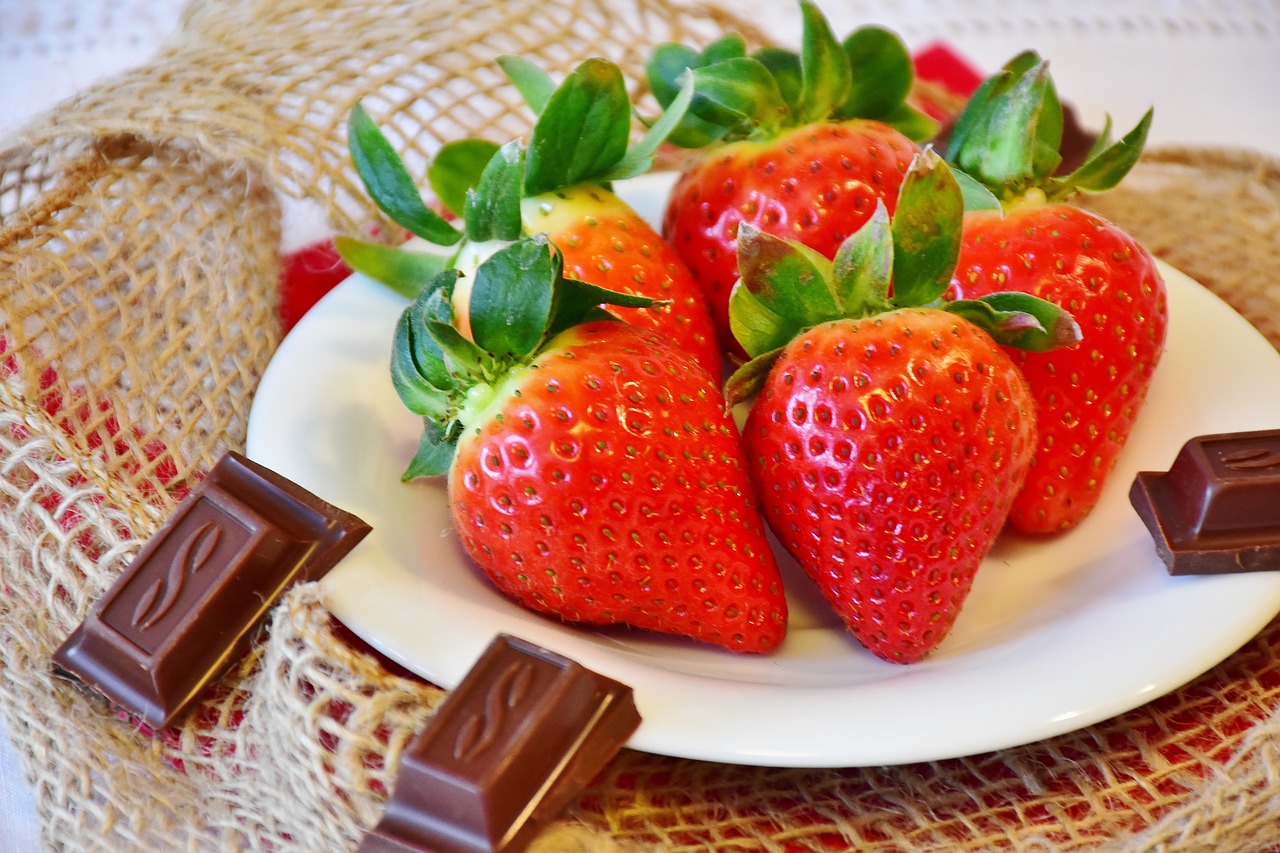 Image - strawberries chocolate fruit close