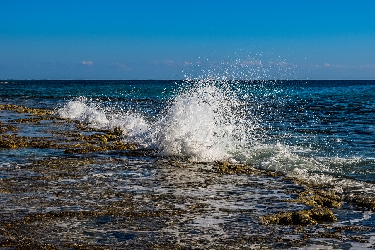 Image - wave splash smashing spray foam