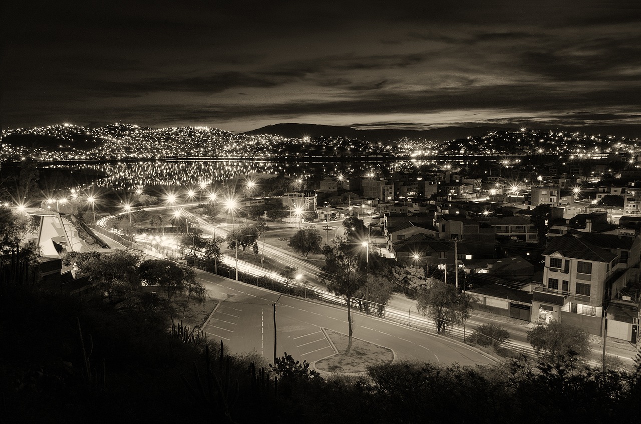 Image - cochabamba laguna alalay night