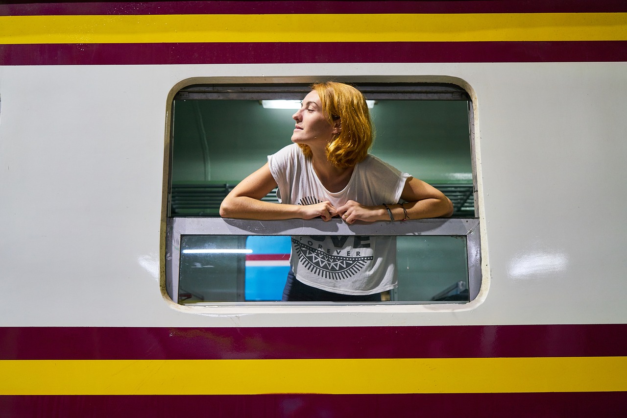 Image - train old vintage women woman