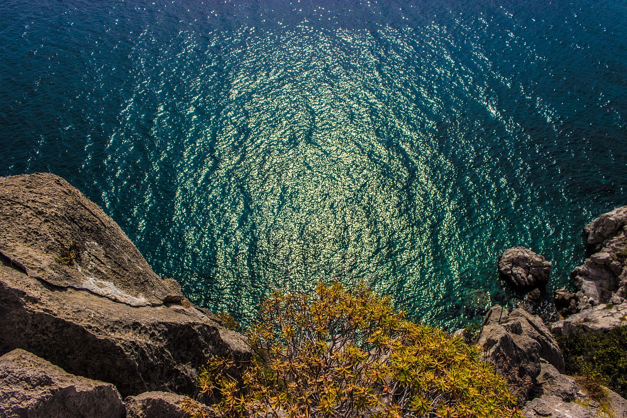 Image - ancient asini cliff dive waters