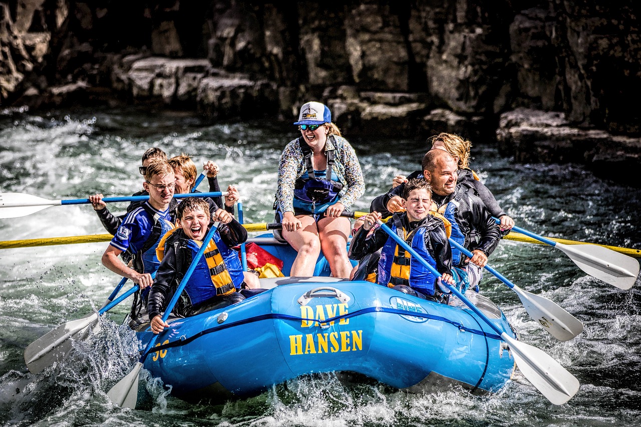 Image - people white water rafting