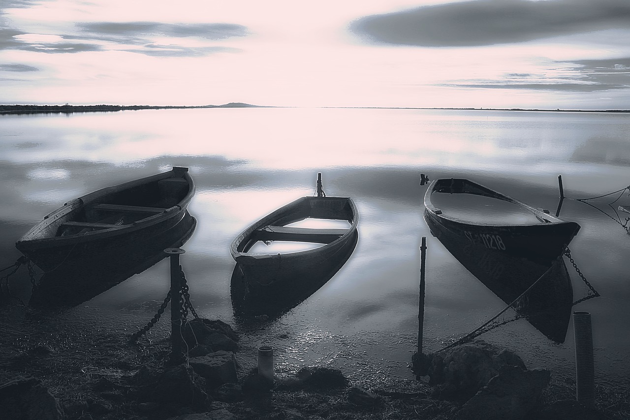 Image - boat lake water black and white