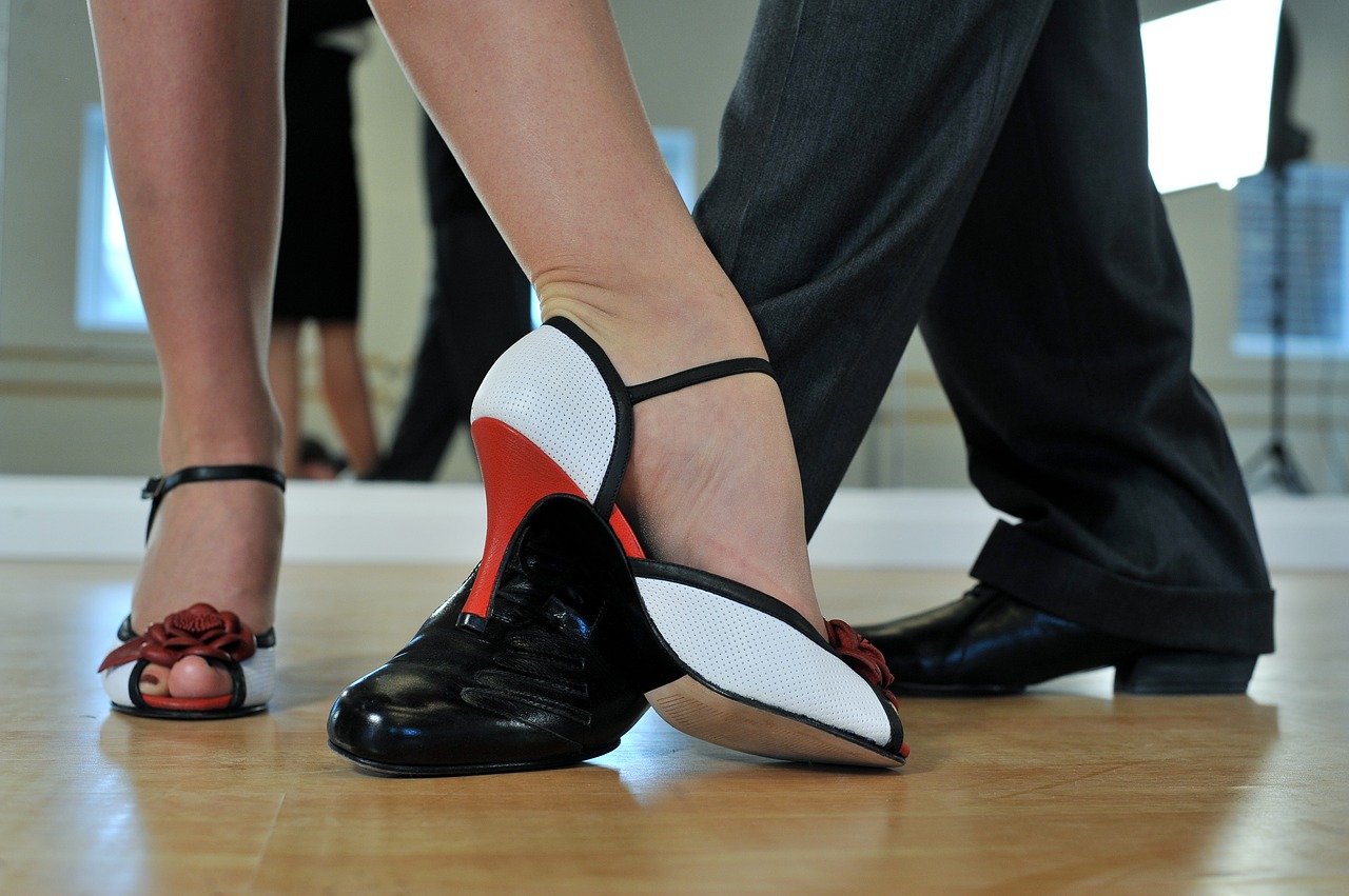 Image - argentine tango feet dancers dance