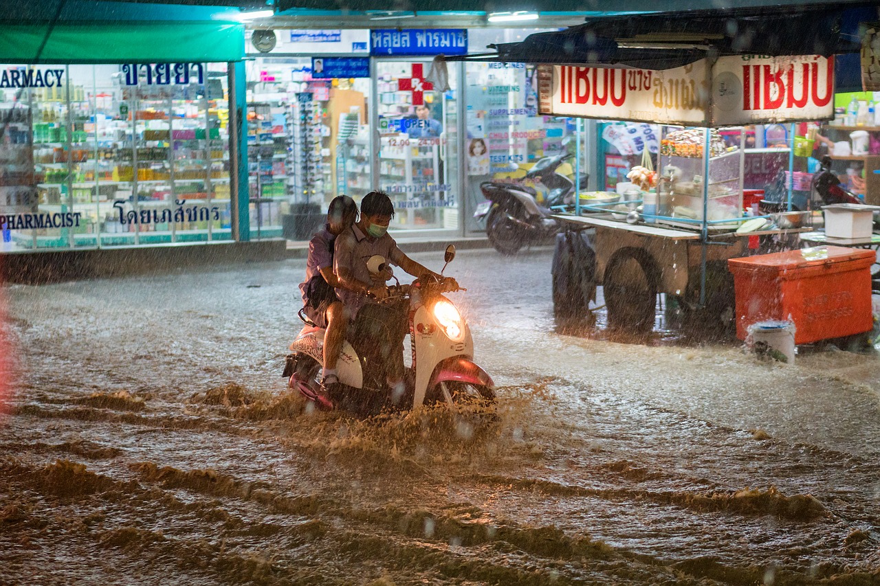 Image - rain heavy flood extreme weather