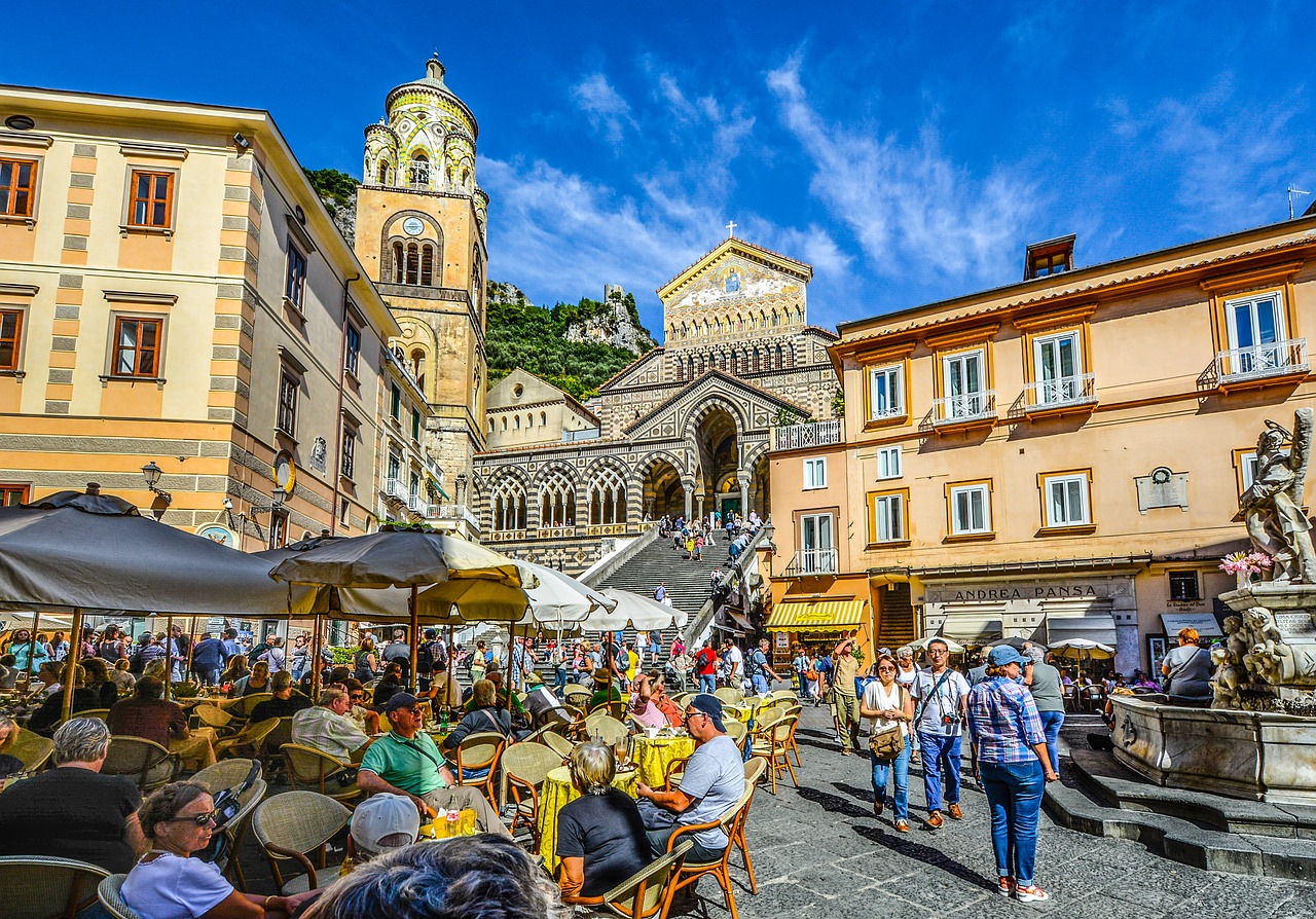 Image - amalfi square italy crowds coast