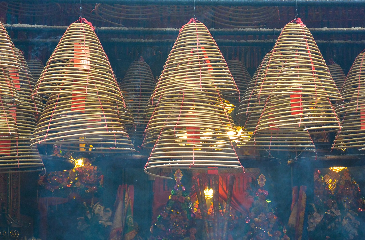 Image - sandlewood shrine incense