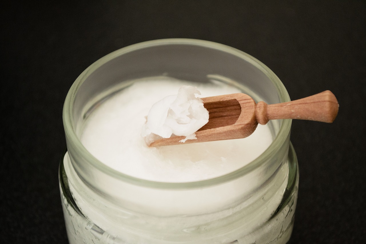 Image - coconut oil on wooden spoon