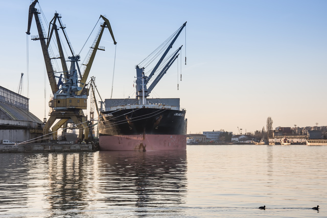 Image - port loading discharging ship