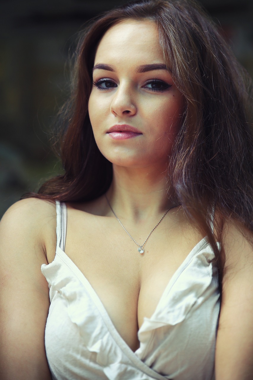 Image - model woman old building