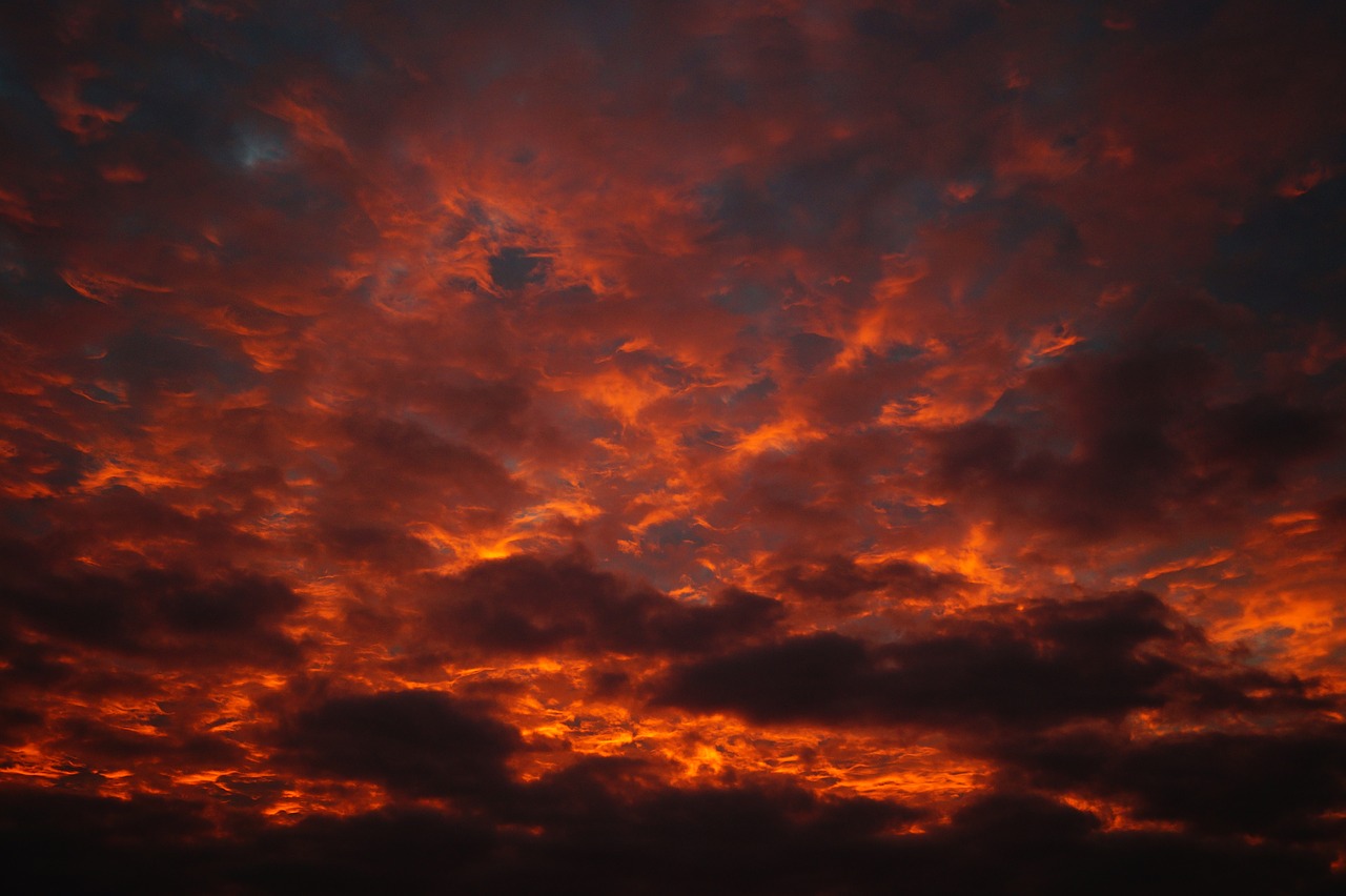 Image - sunlight sunbeam vibrant cloud