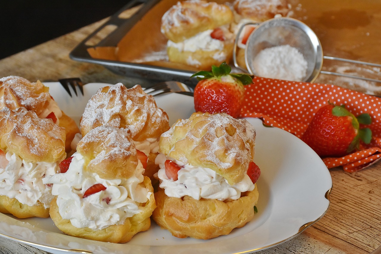 Image - cream puff strawberries cream