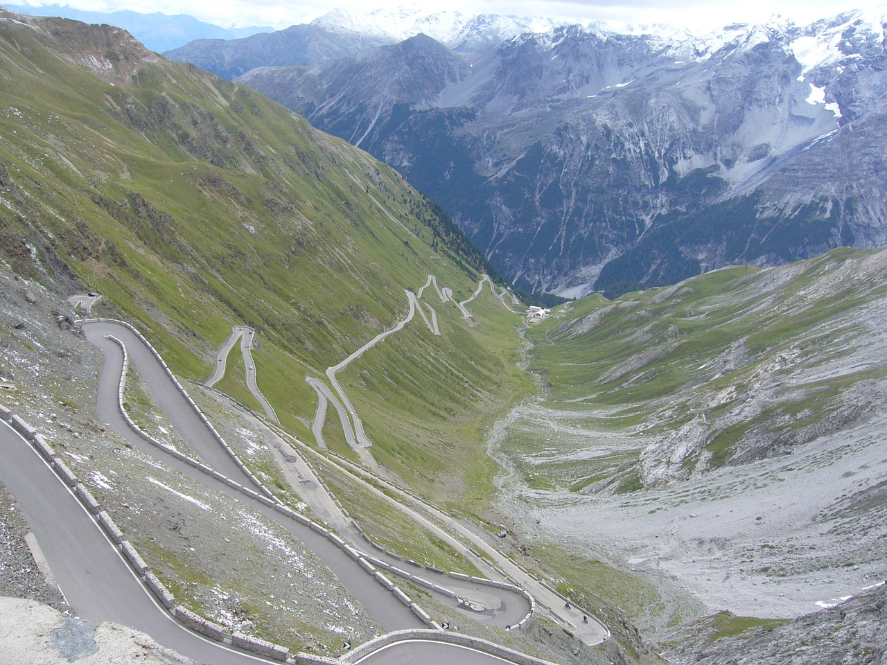 Image - stelvio mountain bends