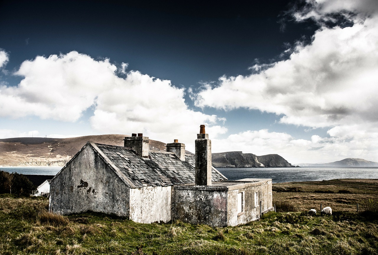 Image - hut ruin ireland house by the sea