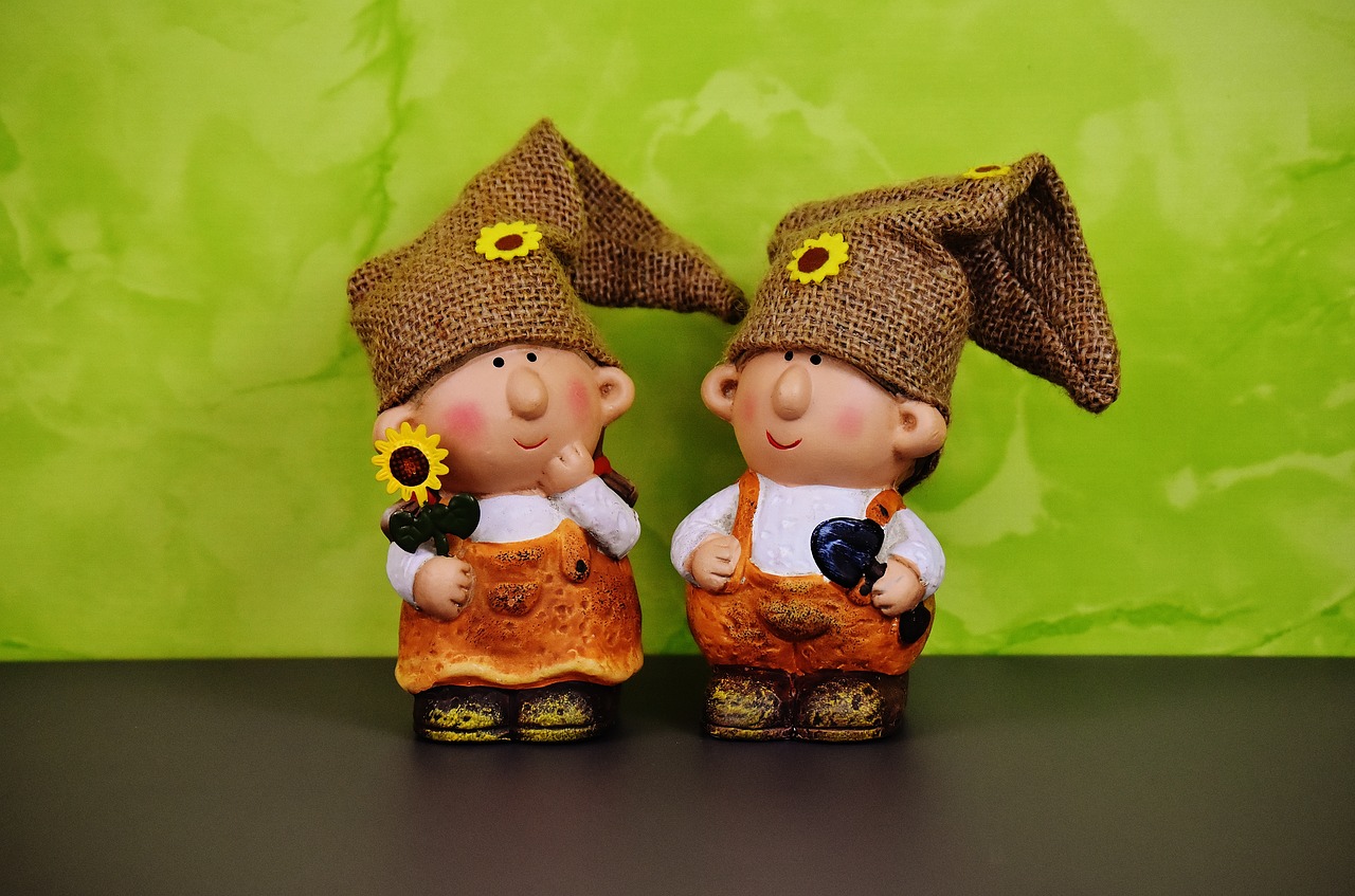 Image - wichtel couple spring imp decoration