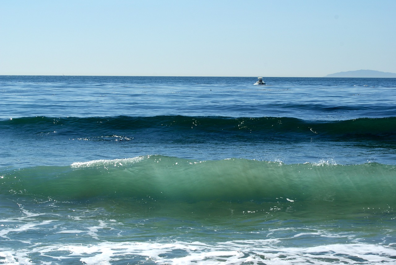 Image - waves shore california marine boat