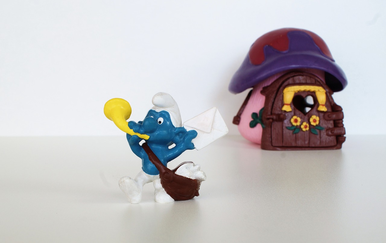 Image - smurf smurfs postman schlumpf