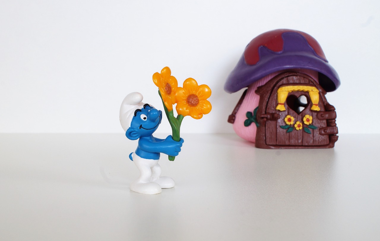 Image - smurf smurfs gardener schlumpf