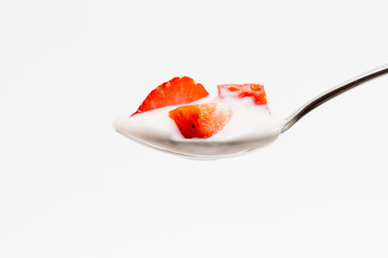 Image - tablespoon yogurt strawberry