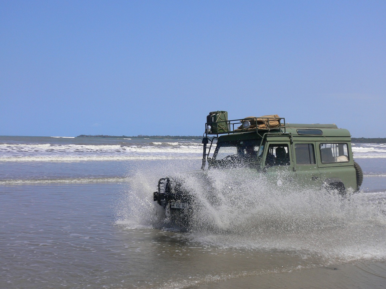 Image - landrover beach fun adventure