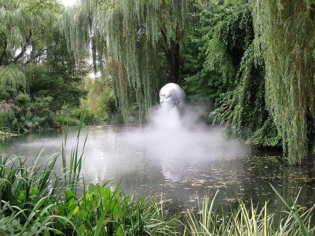 Image - sculpture woman pond