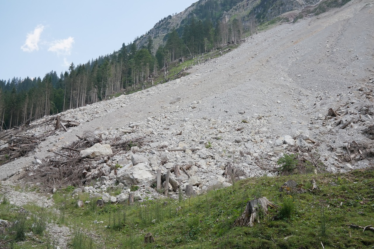 Image - scree stones rock fall landslide