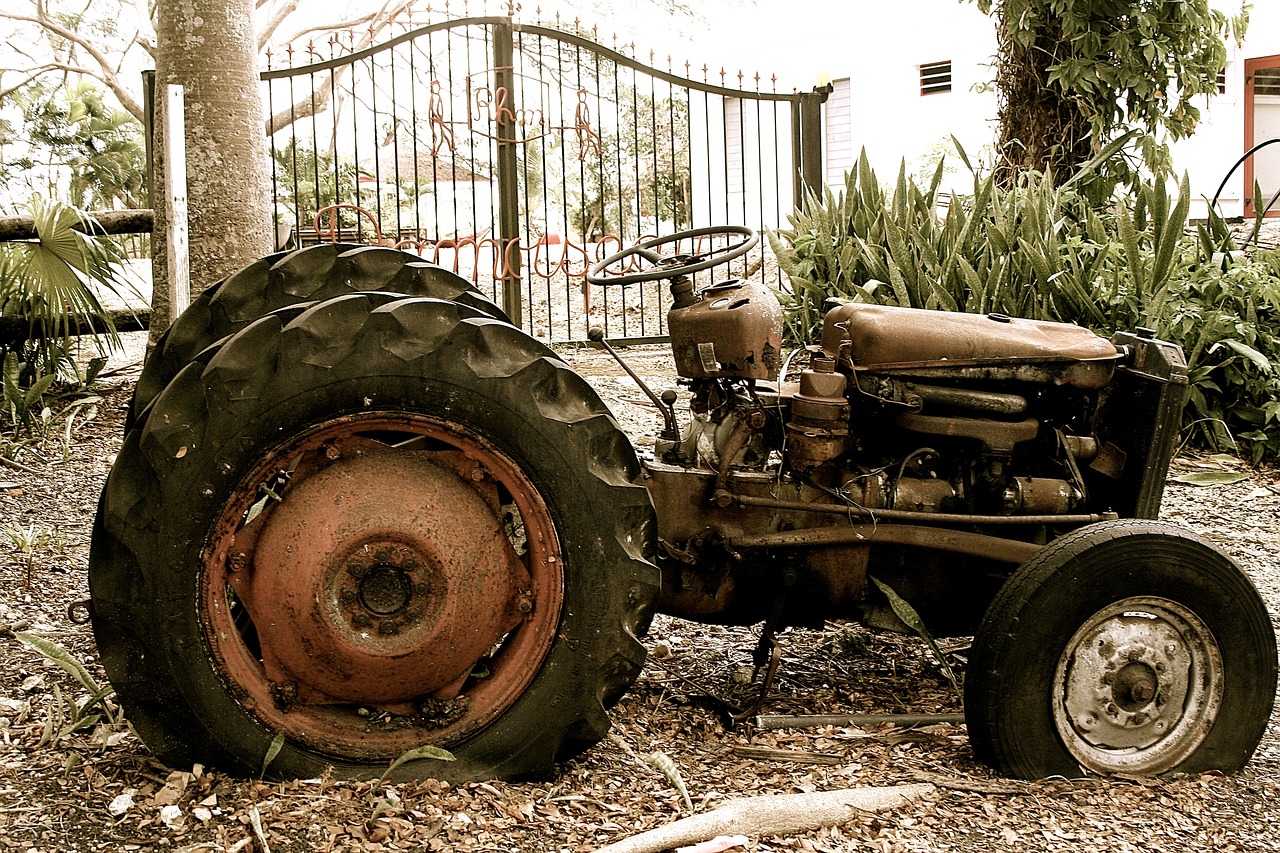 Image - tractor damoiseau guadeloupe