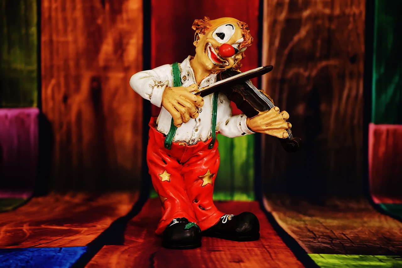 Image - clown figure funny violin play