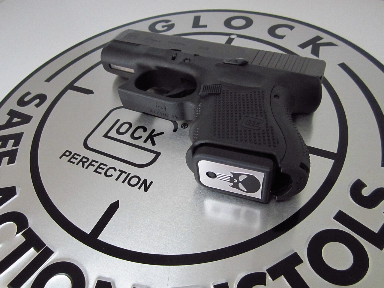 Image - weapon pistol glock glock 26