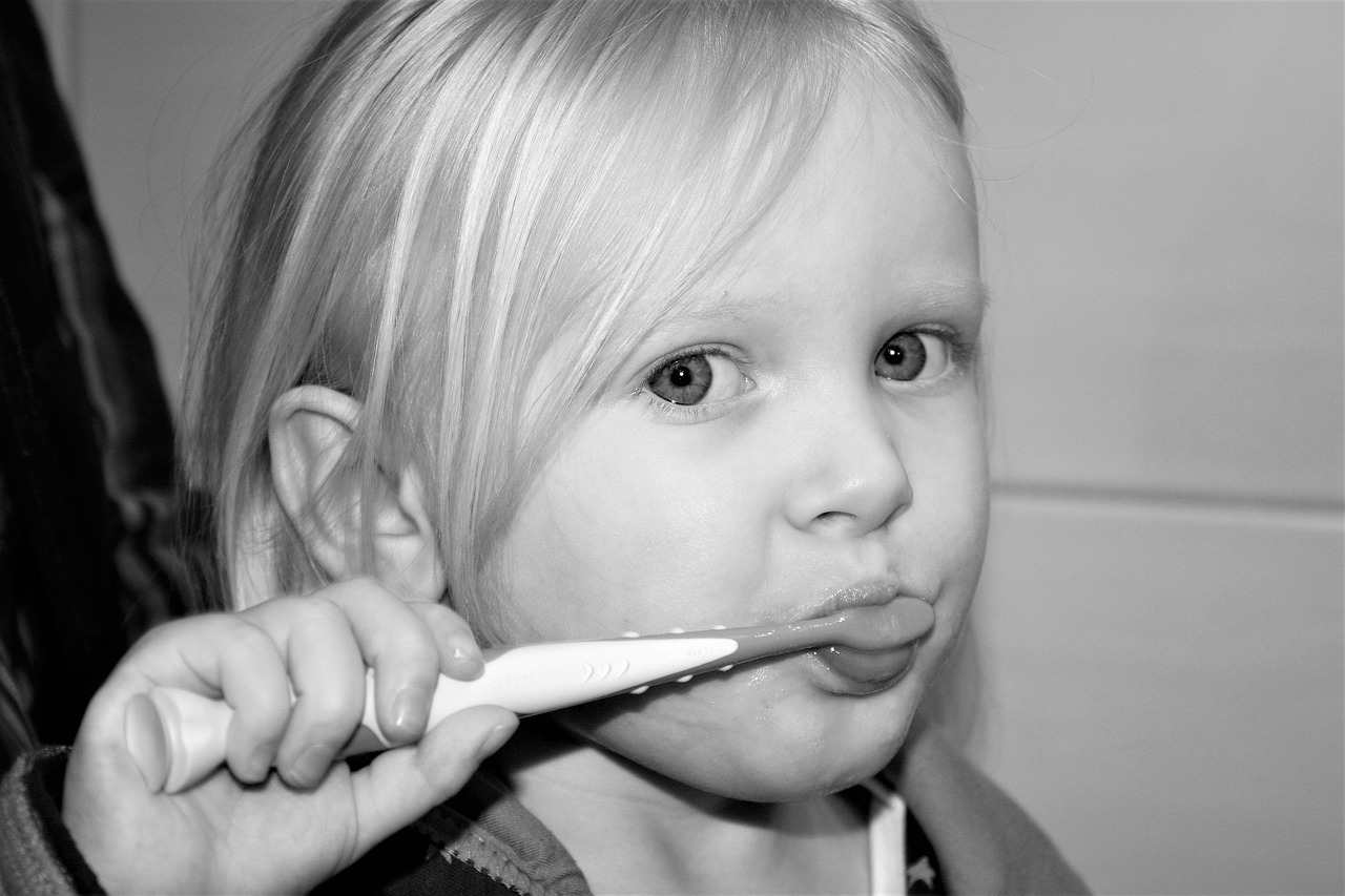 Image - brushing teeth tooth child