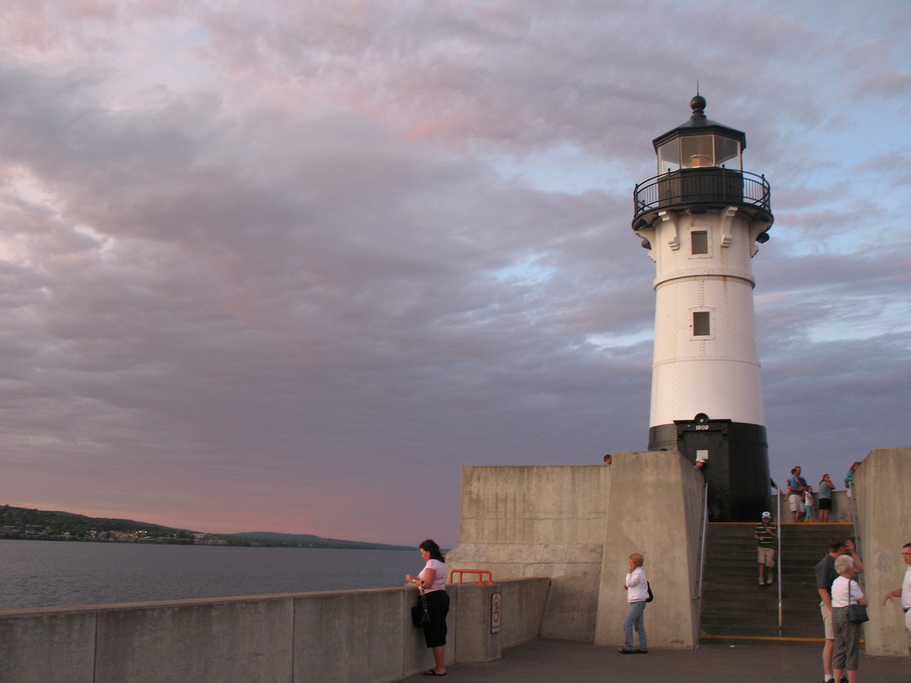 Image - lighthouse duluth superior lake