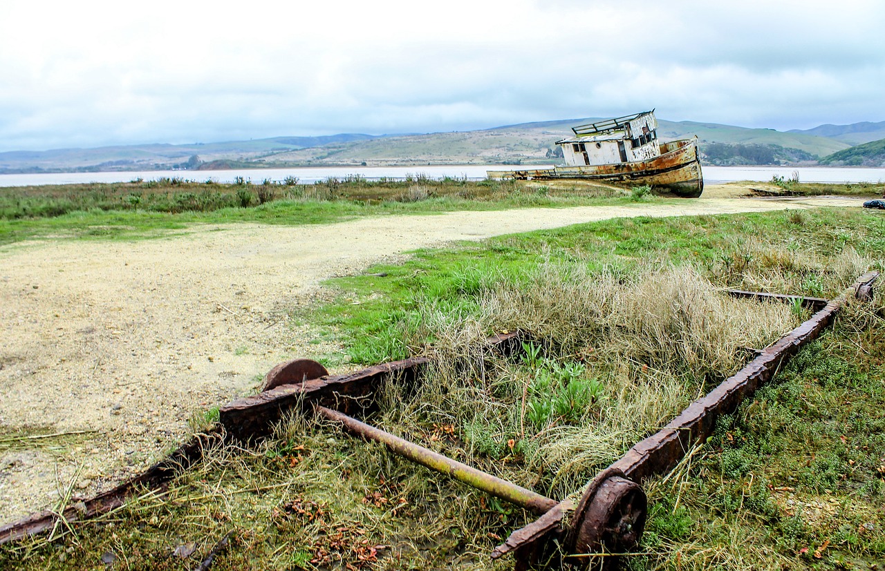 Image - boat wreak ocean water sea beach