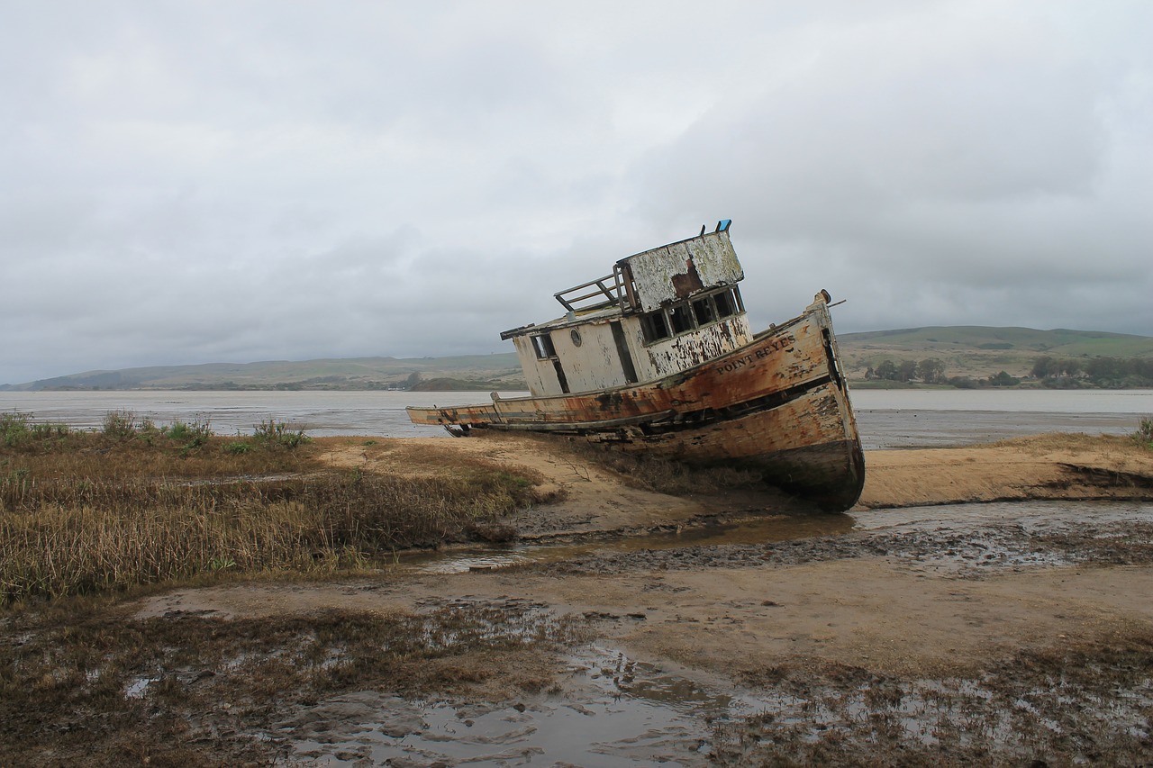 Image - boat wreak ocean water sea beach