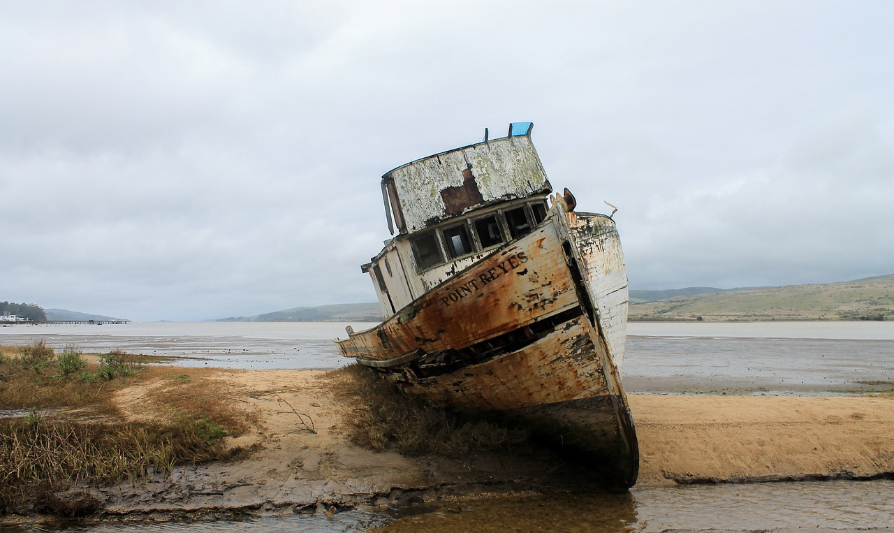 Image - boat wreak ocean water sea beach