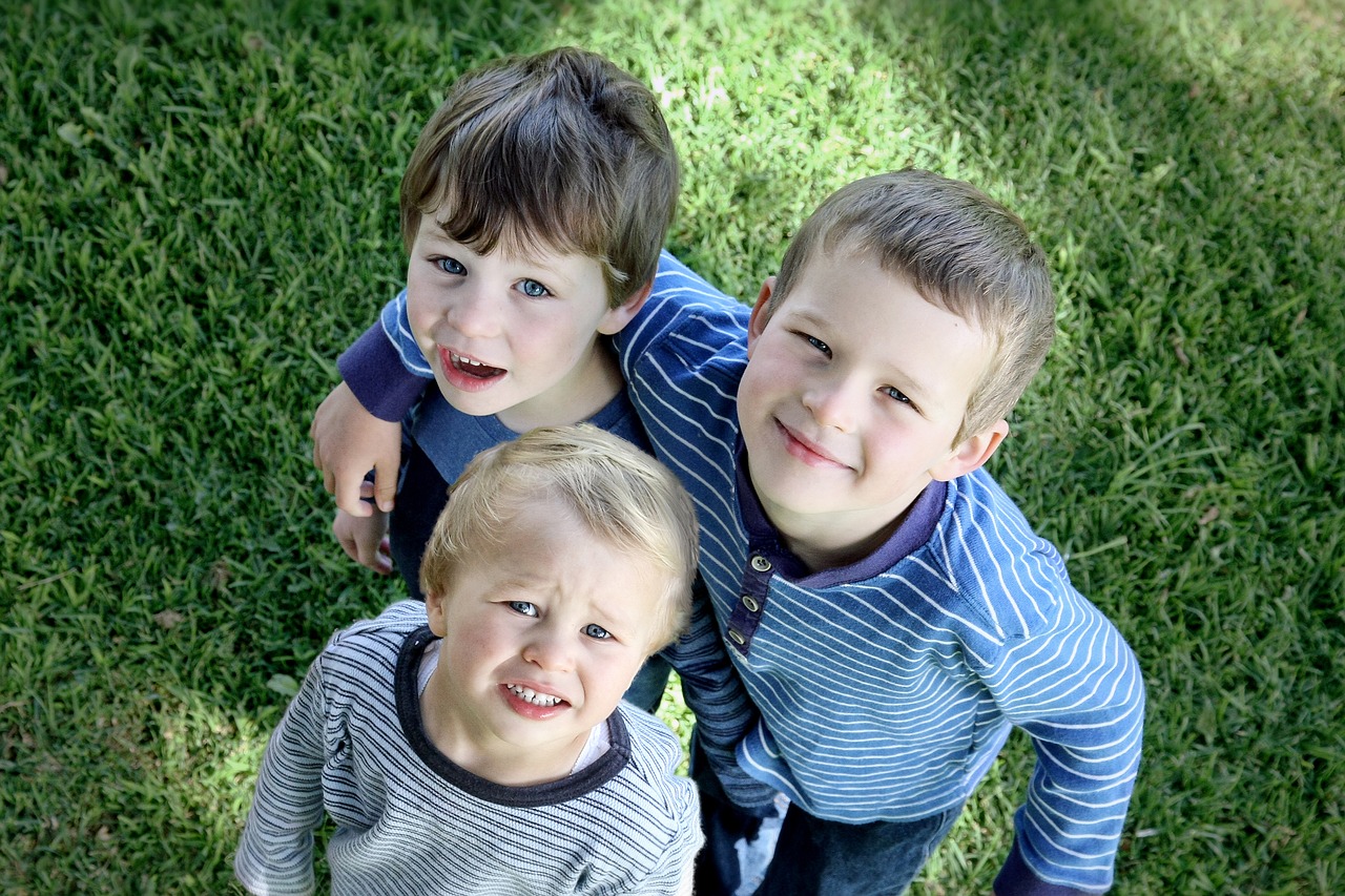 Image - brothers boys children look up