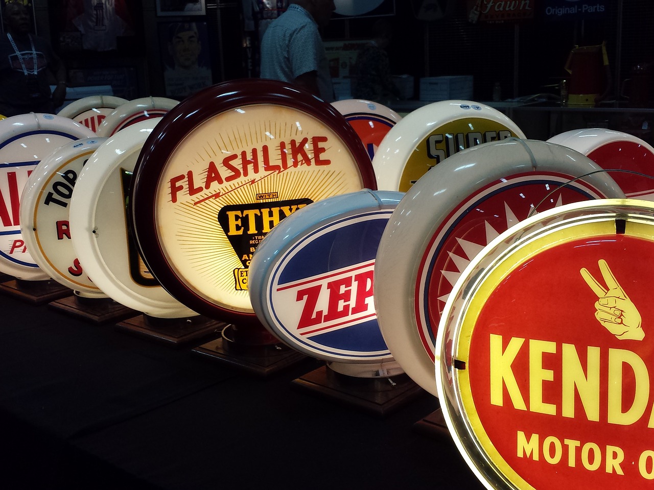 Image - oil motors signs