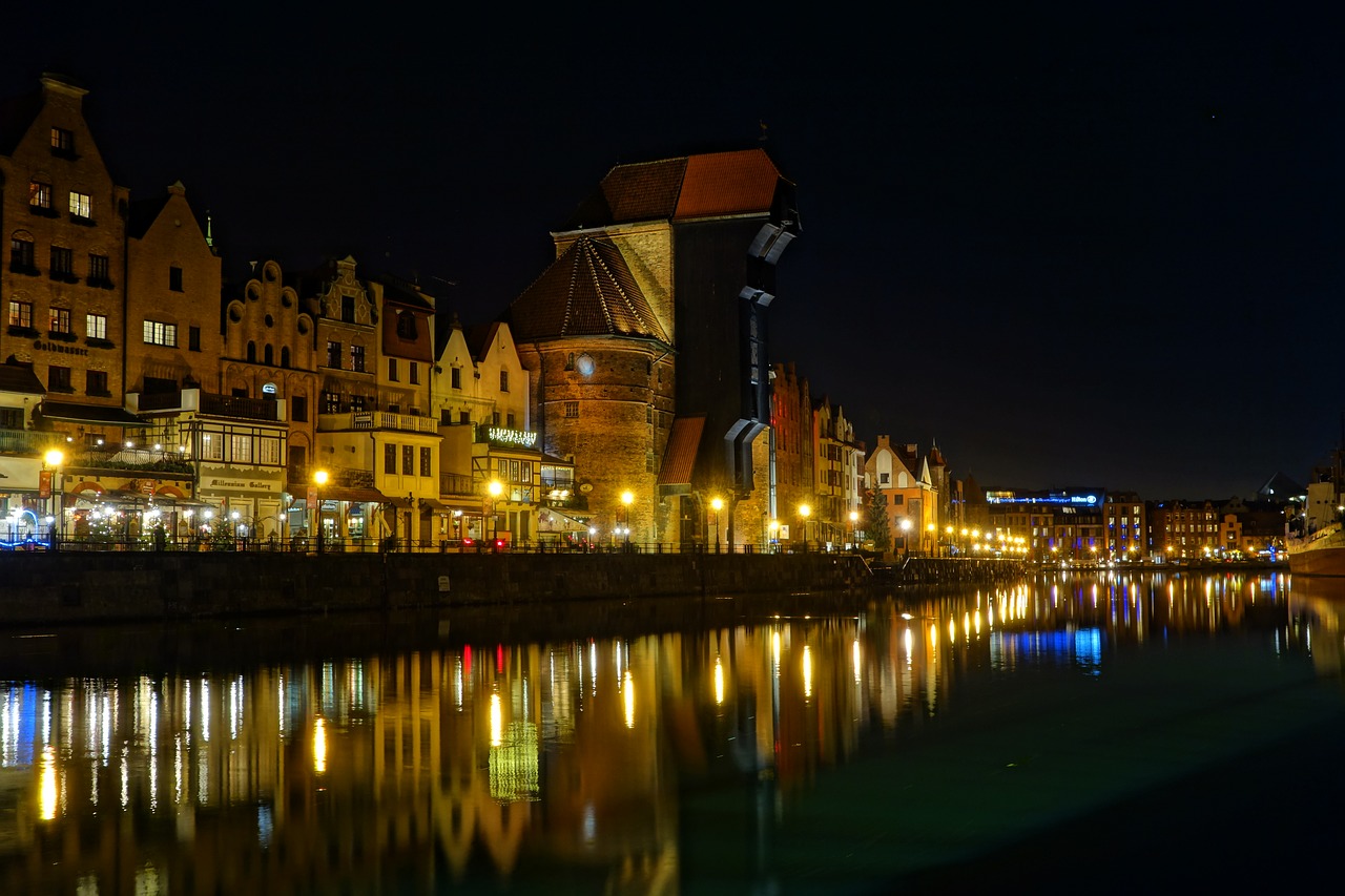 Image - gdańsk night crane evening street