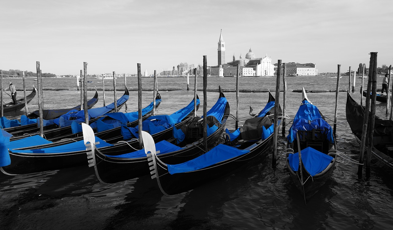 Image - venice gondolas architecture italy