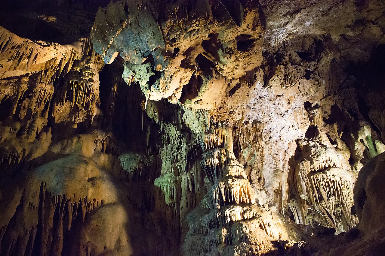 Image - cave creepy dark light scary