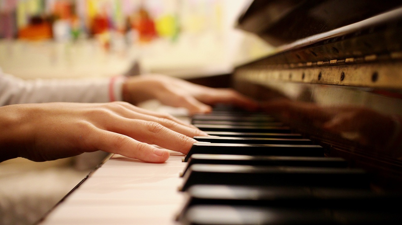 Image - music piano keys hands pianola