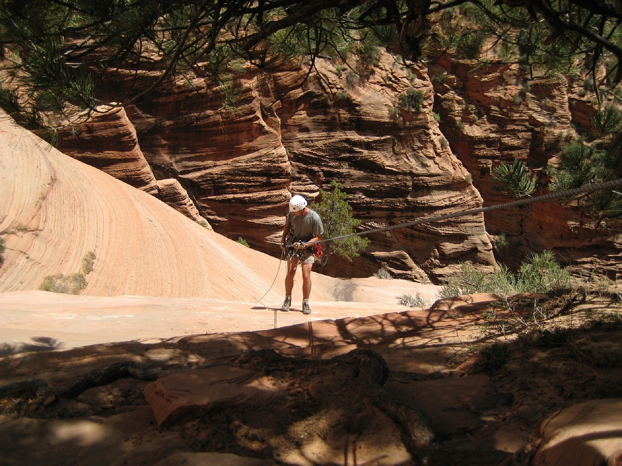 Image - climbing rappelling canyoneering